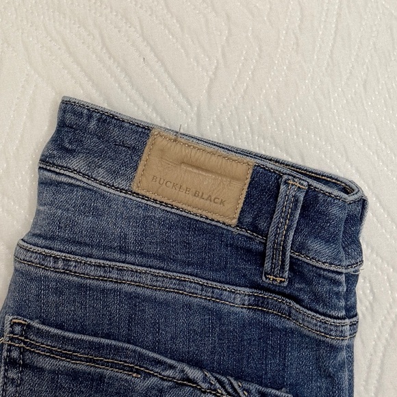 Buckle Black Women’s Blue Stonewashed Distressed Flare Jeans. Size 28 x 30 - Picture 7 of 8